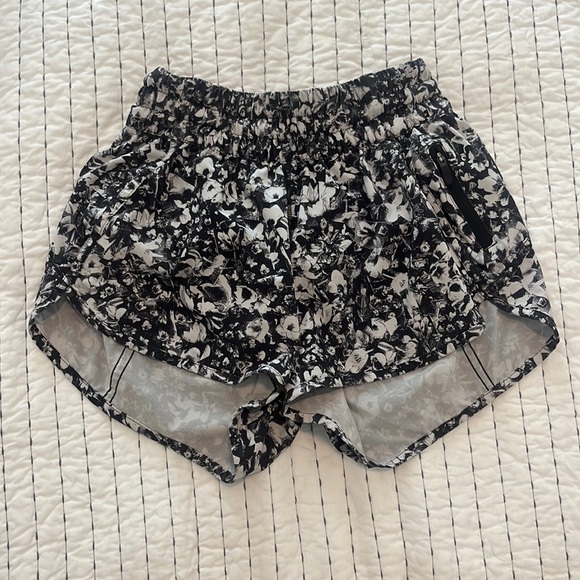 Super cute lululemon athletic shorts - Picture 1 of 3